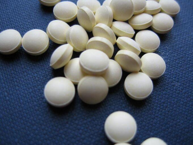 Phenylbutazone giúp giảm đau và viêm khớp.