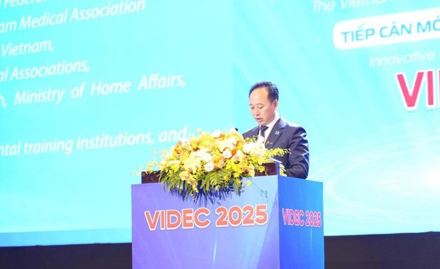 PGS.TS Trần Cao Bính - Chủ tịch Hội Răng Hàm Mặt Việt Nam phát biểu khai mạc Hội nghị