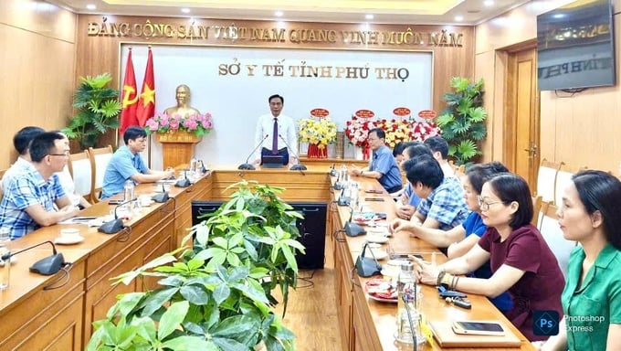 Tiến sĩ Lê Hồng Trung, TUV, Giám Giám đốc Sở Y tế phát biểu tại buổi gặp mặt 