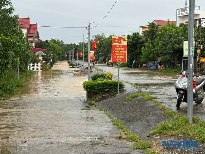 Km 27+500 quốc lộ 45 khu vực giáp ranh giữa xã Kim Tân và xã Thạch Bình nước chảy siết