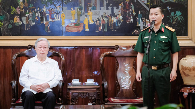 Đại tá Đỗ Hoàng Việt – Phó Chính ủy Bộ Tư lệnh Lăng chia sẻ tại buổi làm việc với lãnh đạo Hội VACHE
