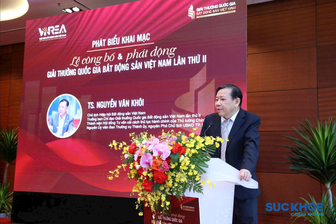 TS. Nguyễn Văn Khôi – Chủ tịch VNREA, Trưởng Ban Chỉ đạo Giải thưởng phát biểu tại sự kiện