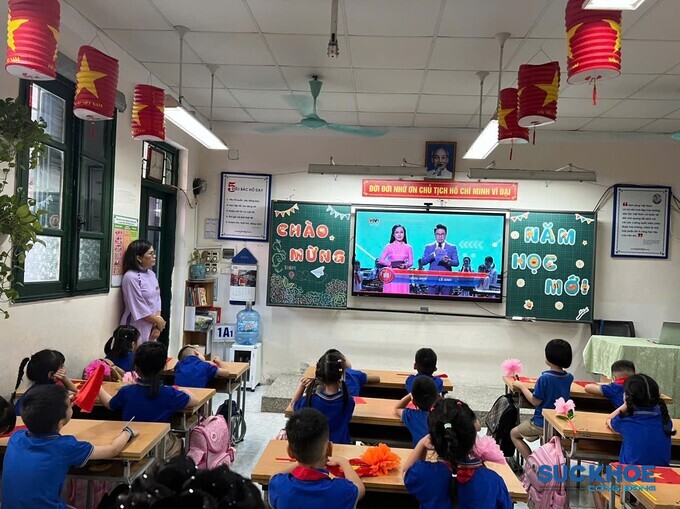 Các em nhỏ lớp 1 lần đầu tiên được kết nối với học sinh cả nước trong một lễ khai giảng đặc biệt