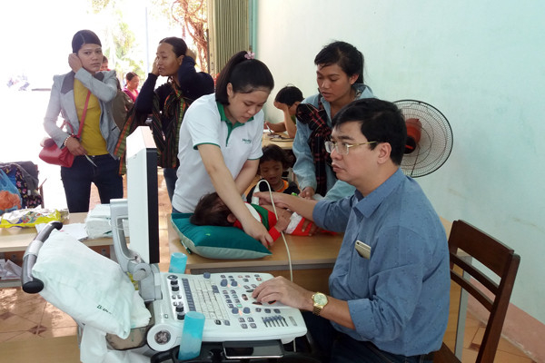 Chương trình khám sàng lọc miễn phí bệnh tim bẩm sinh ở trẻ em được thực hiện từ năm 2017 (Ảnh minh họa)