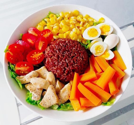 Thay cơm trắng bằng cơm gạo lứt trong thực đơn giảm cân