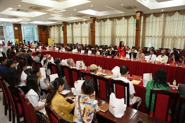 Chương trình có sự tham dự của nhiều giáo sư, tiến sĩ, bác sĩ, lương y, thầy thuốc, các chuyên gia đầu ngành, doanh nghiệp, nhà nghiên cứu.