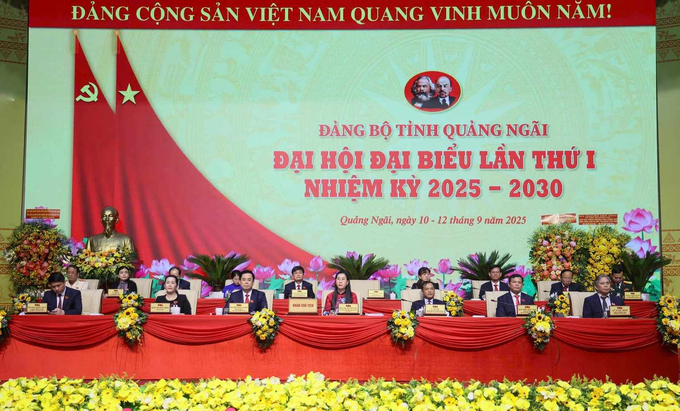 Đoàn chủ tịch tại phiên trù bị Đại hội đại biểu Đảng bộ tỉnh Quảng Ngãi lần thứ I nhiệm kỳ 2025-2030