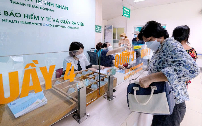 Khu vực thanh toán bảo hiểm y tế tại Bệnh viện Thanh Nhàn, Hà Nội (Nguồn: Báo Tuổi trẻ)