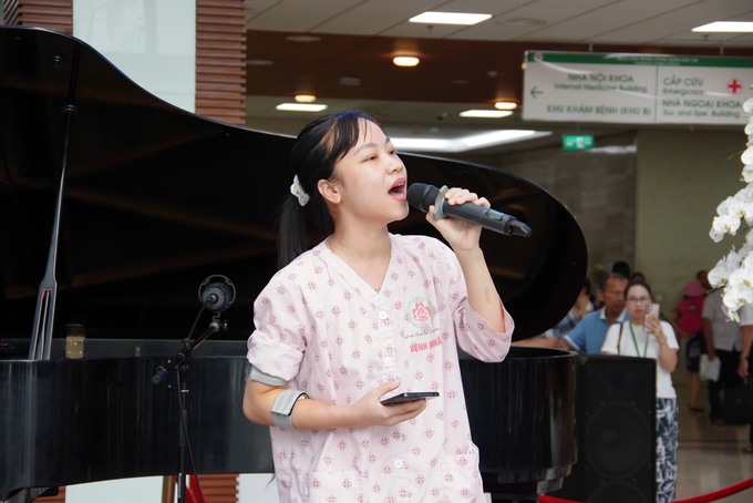 Các bệnh nhân cũng hào hứng tham gia, tạo không khí lan toả cho chương trình