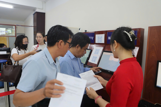 Người dân đến làm thủ tục ở phường Nha Trang (Ảnh minh họa)