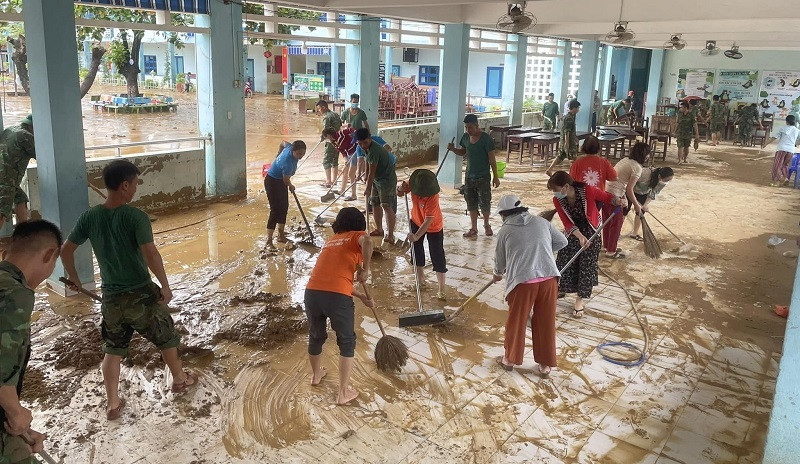 Vệ sinh sau cơn bão (Ảnh: internet)