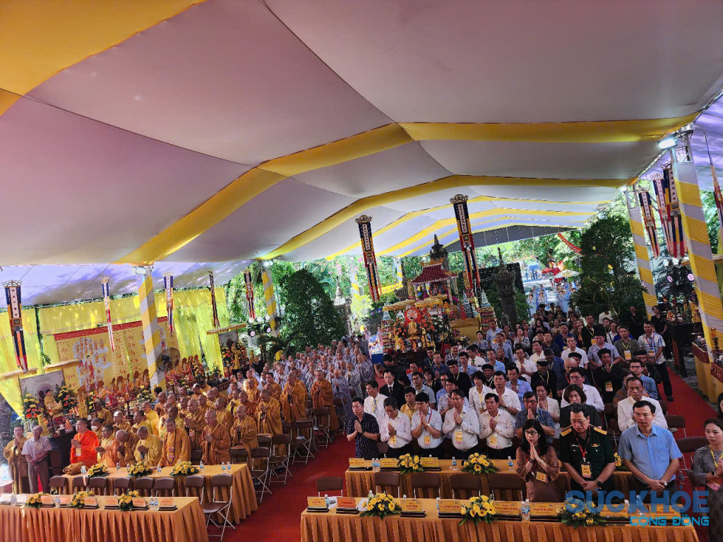 Đại lễ Cầu siêu tại Chùa Long Sơn, Khánh Hoà (Ảnh: Thanh Huy)