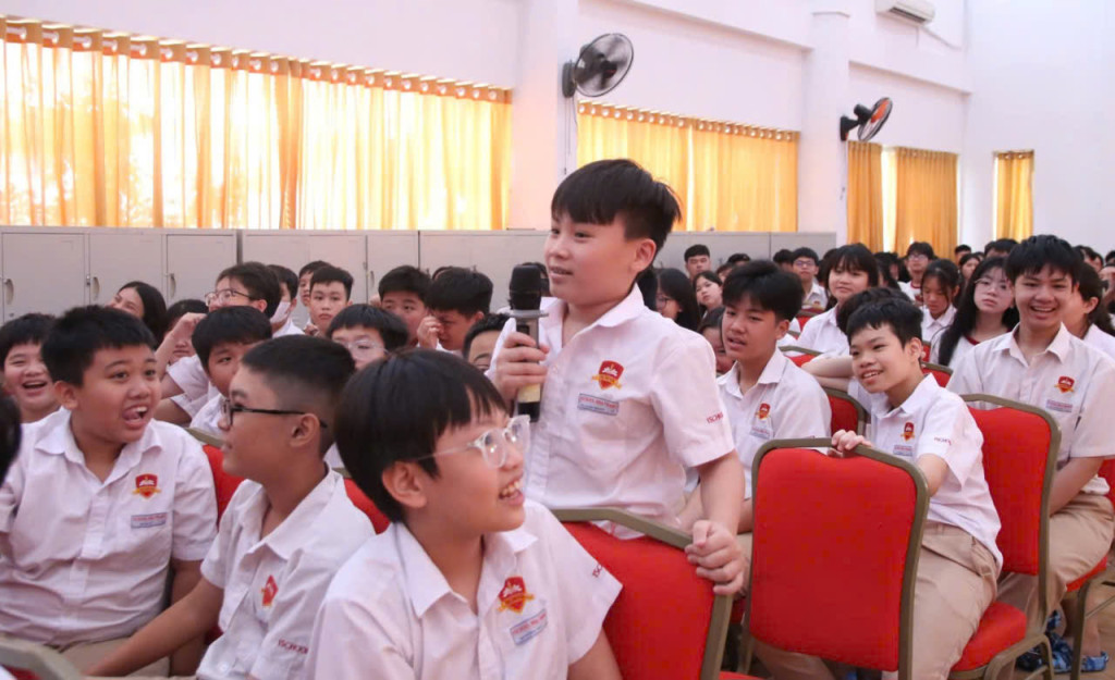Màn hỏi đáp về tác hại của ma tuý và thuốc lá điện tử của học sinh ( Ảnh:PV)