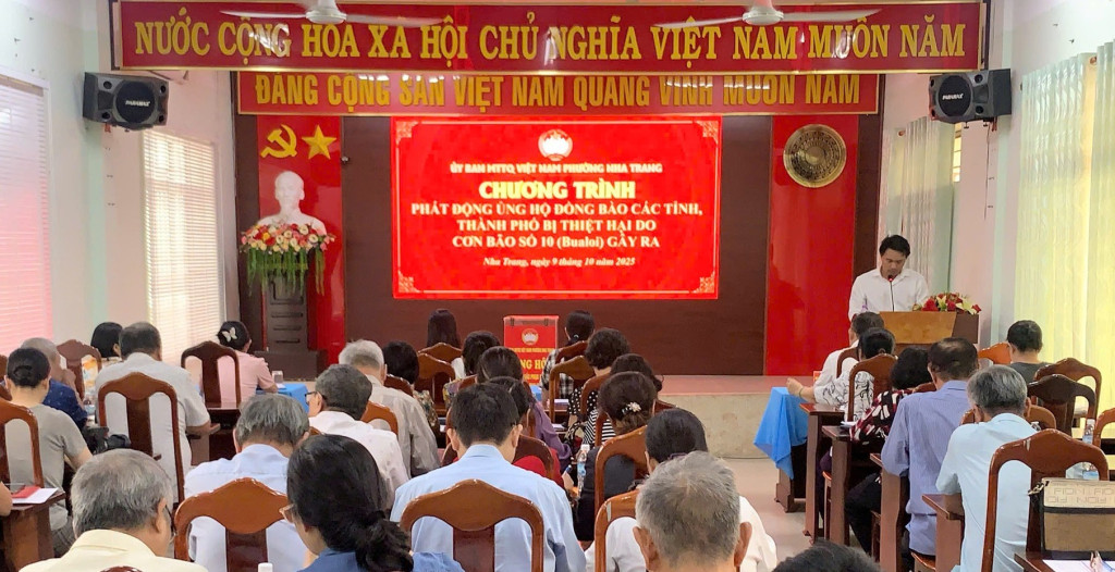 Toàn cảnh chương trình phát động ủng hộ (Ảnh: Thanh Huy)