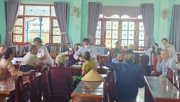 Khám chữa bệnh cho người cao tuổi tại phường An Nhơn (Gia Lai)