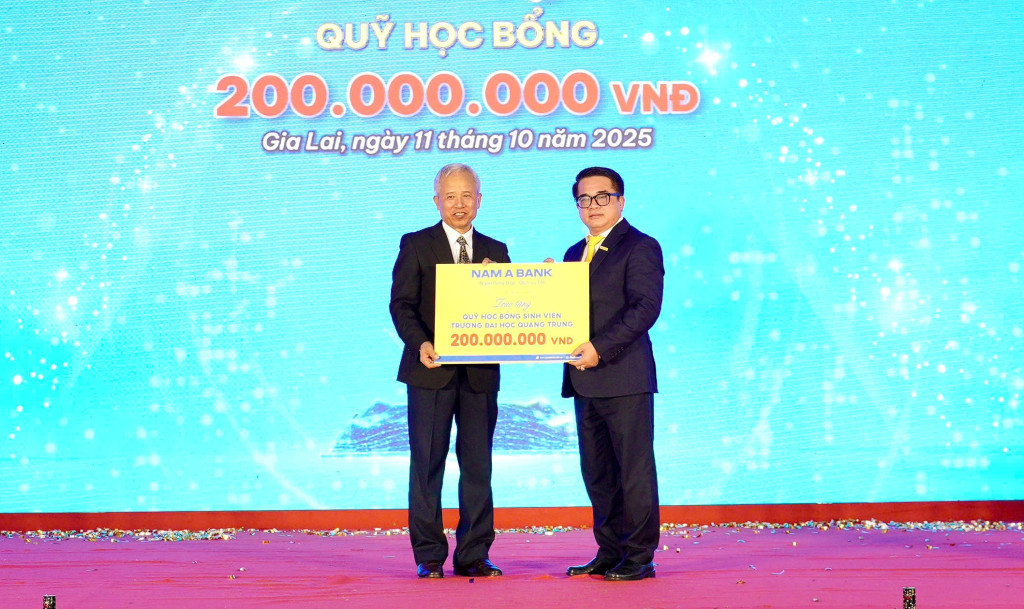 Các doanh nghiệp trao nhiều suất học bổng cho sinh viên xuất sắc, sinh viên nghèo có thành tích cao trong học tập