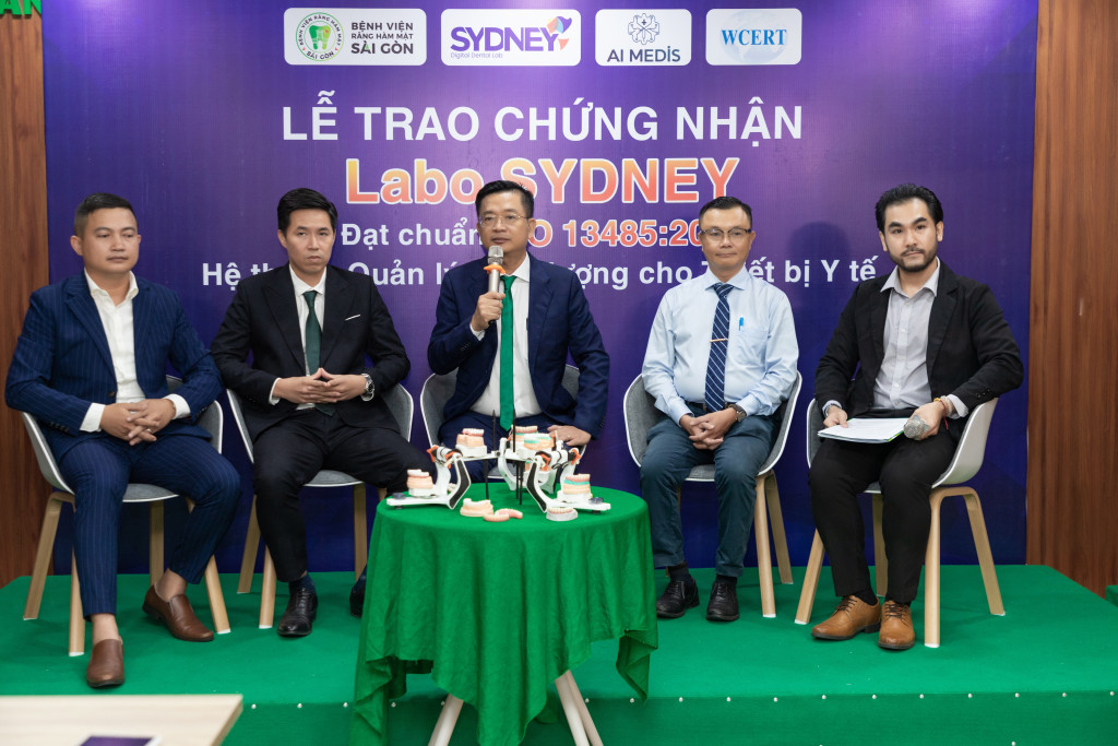 Tọa đàm với chuyên đề trọng tâm “Hình thành chất lượng răng sứ– Từ Labo đến ghế nha” với sự tham gia của đại diện WCERT, Ban lãnh đạo Bệnh viện Răng Hàm Mặt Sài Gòn và Labo Sydney