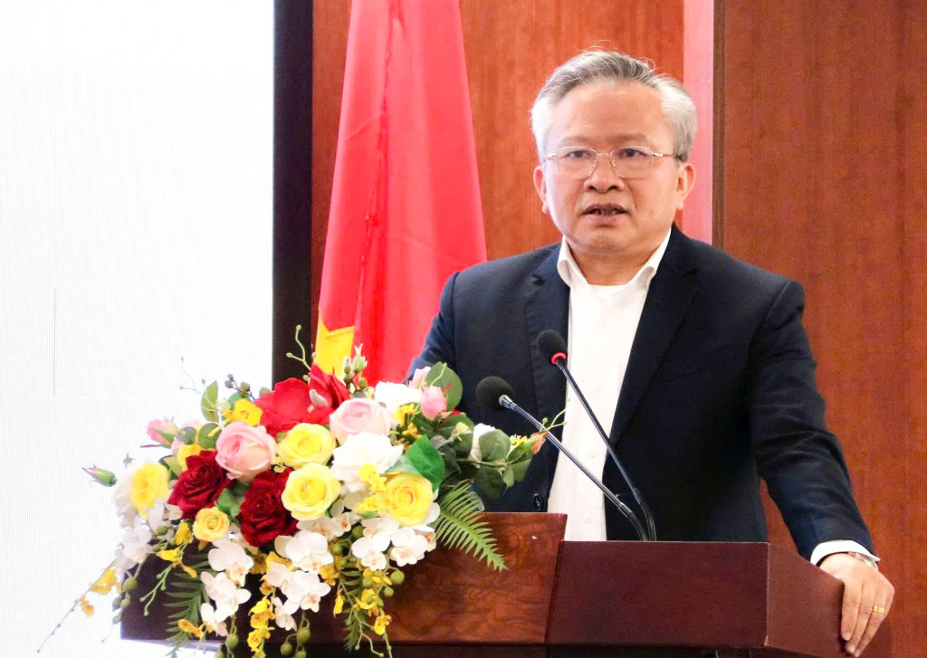 Phó Giám đốc Sở Y tế Trần Quốc Trinh phát biểu tại buổi làm việc.