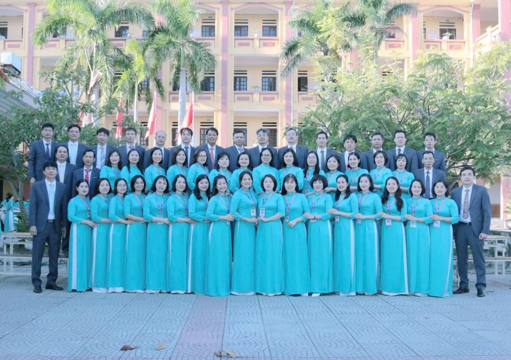 Chi bộ Trường THPT Đông Thụy Anh