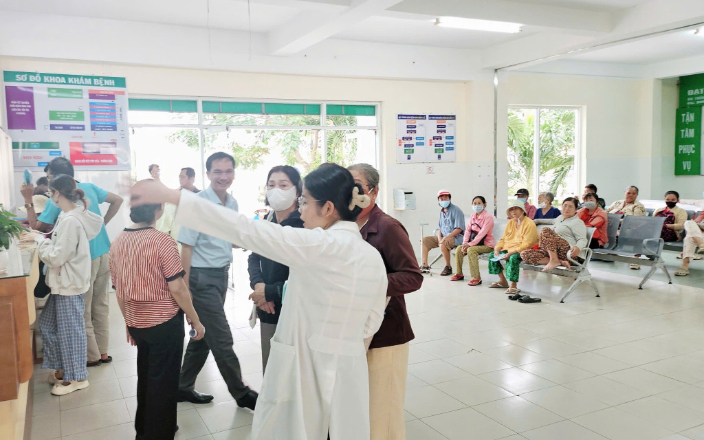 Thu hút đông đảo người dân đến Bệnh viện Từ Dũ cơ sở 2 xếp hàng chờ khám chữa bệnh (Ảnh: Bệnh viện Từ Dũ - TP. Hồ Chí Minh)