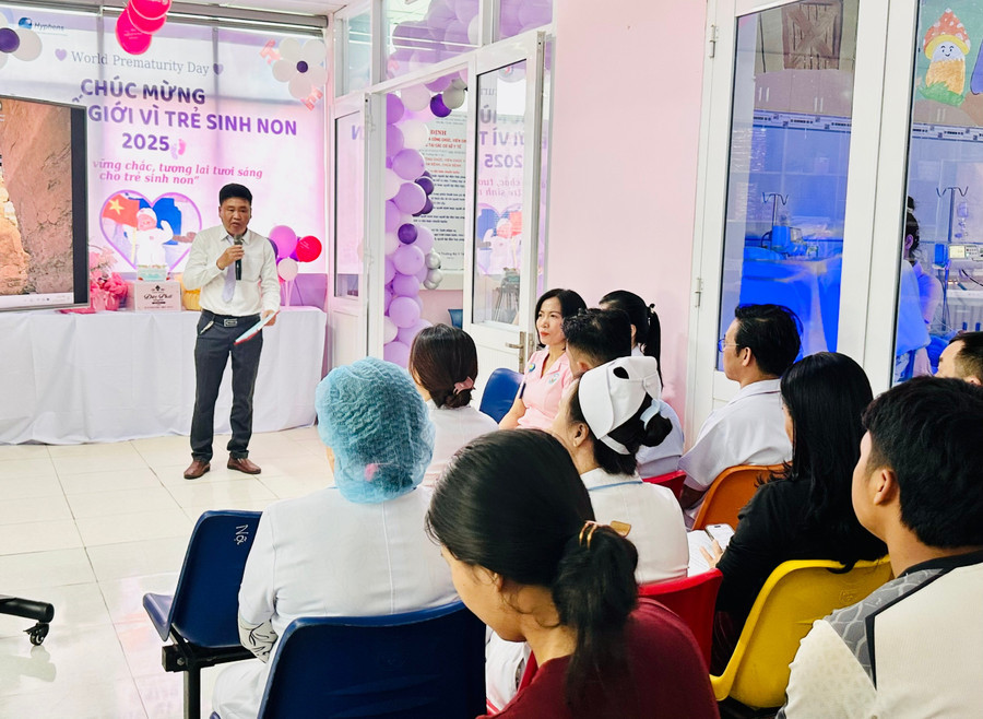 Bác sĩ Hoàng Ngọc Thành - Phó Giám đốc Bệnh viện Nhi tỉnh Gia Lai phát biểu tại buổi gặp mặt (Ảnh: Như Nguyện)