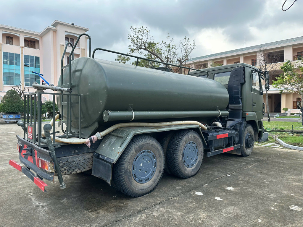 Xe bồn 1.300 khối ứng trực tại Bộ Chỉ huy Quân sự tỉnh Gia Lai (điểm phía Đông)