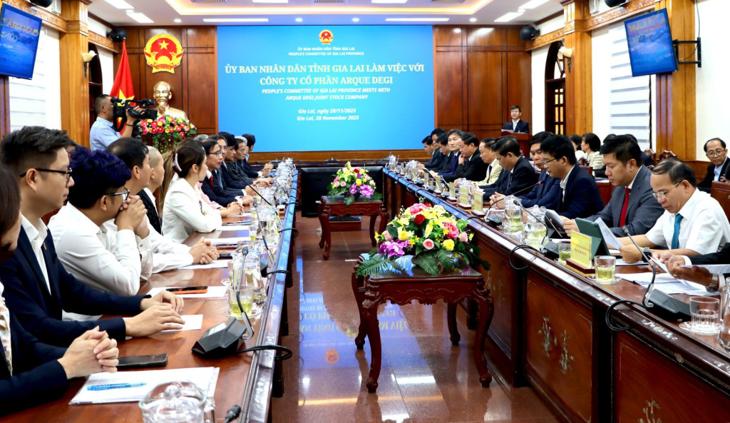 Quang cảnh buổi làm việc