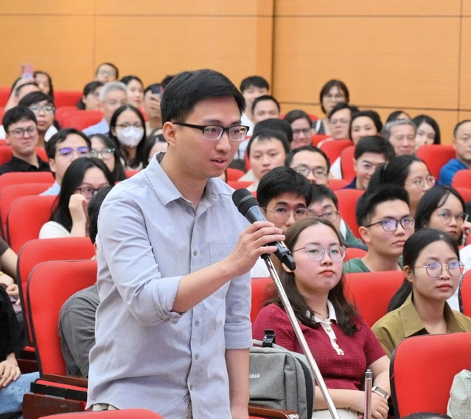 Tân bác sĩ Vũ Ngọc Duy, thủ khoa kỳ thi tuyển sinh bác sĩ nội trú K50 Trường ĐH Y Hà Nội, chọn chuyên ngành sản phụ khoa (Ảnh: Hữu Linh)