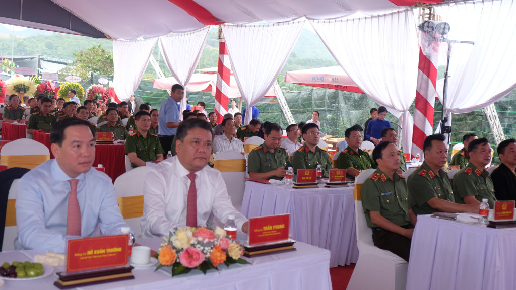 Các lãnh đạo tham dự lễ khởi công (Ảnh: Thanh Huy)