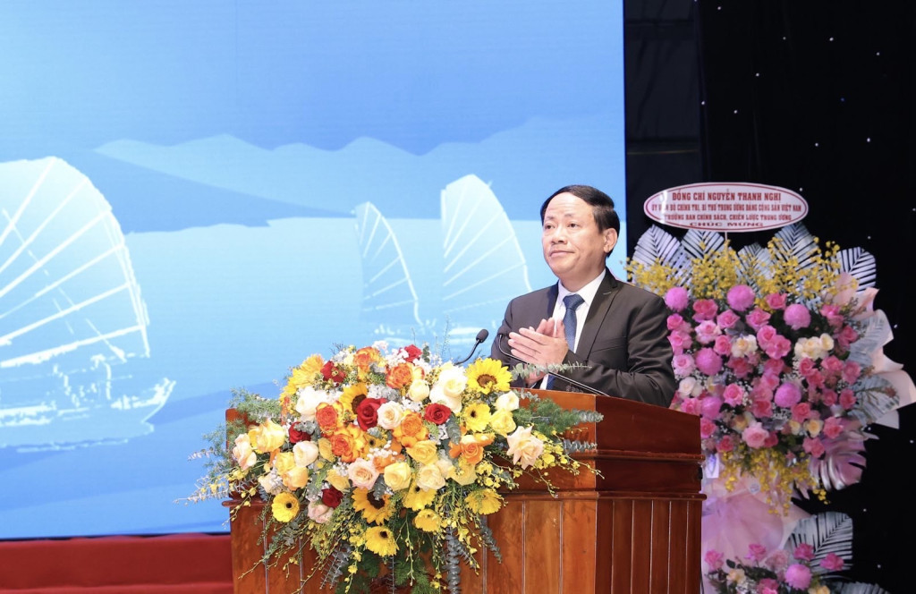 Ông Phạm Anh Tuấn - Ủy viên Ban Chấp hành Trung ương Đảng, Phó Bí thư Tỉnh ủy, Chủ tịch UBND tỉnh Gia Lai phát biểu tại hội nghị