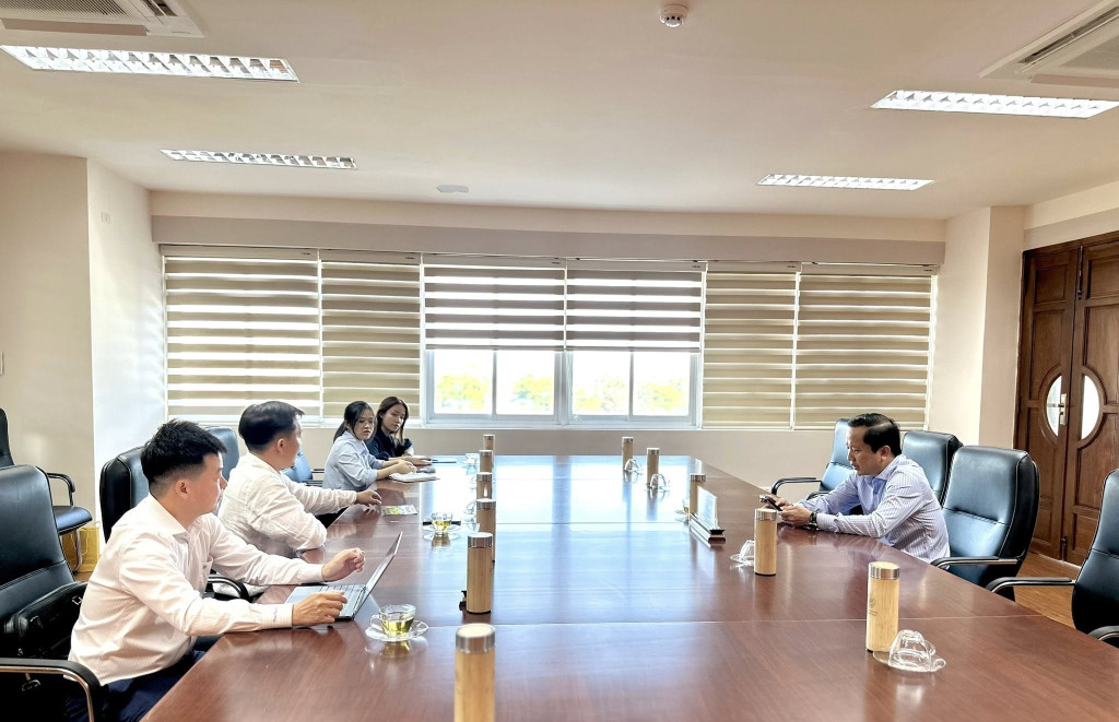 Quang cảnh buổi làm việc