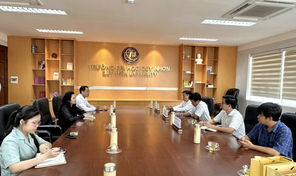 Quang cảnh buổi làm việc