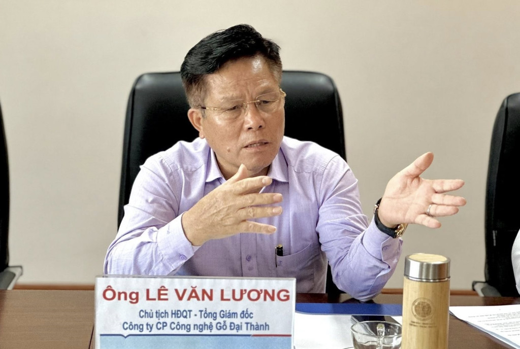 Ông Lê Văn Lương - Chủ tịch Hội đồng quản trị, Tổng Giám đốc Công ty Cổ phần Công nghệ gỗ Đại Thành chia sẻ tại buổi làm việc