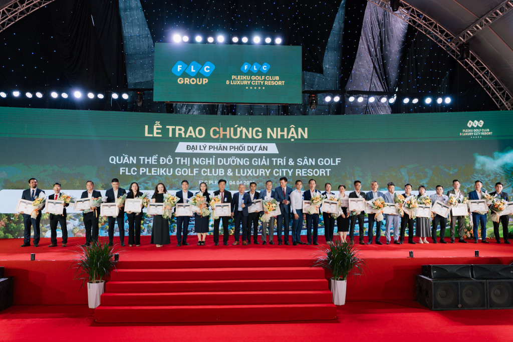 FLC trao chứng nhận cho 22 đại lý phân phối chính thức của dự án