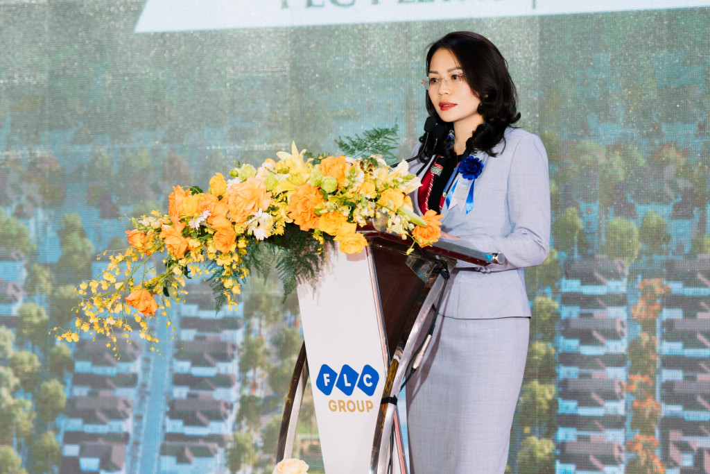 Bà Hương Trần Kiều Dung phát biểu tại lễ khởi công