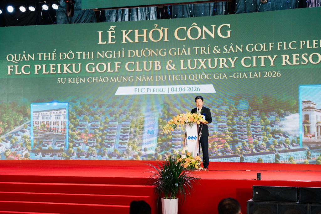 Ông Nguyễn Hữu Quế phát biểu tại lễ khởi công