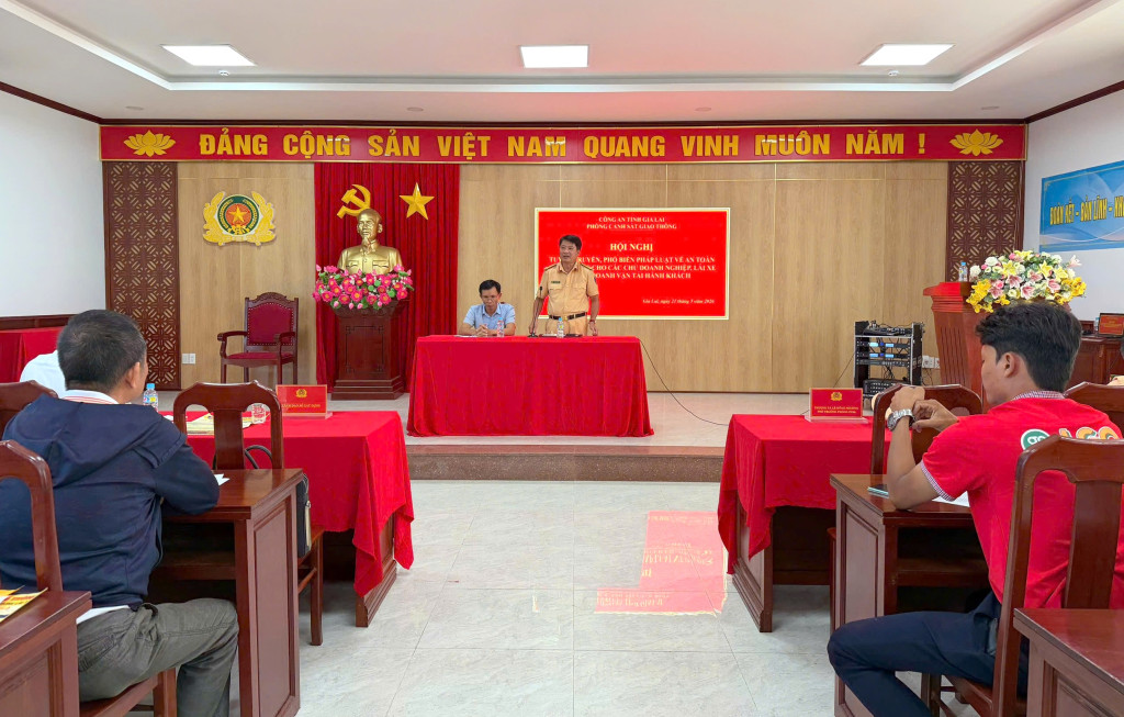 Quang cảnh hội nghị