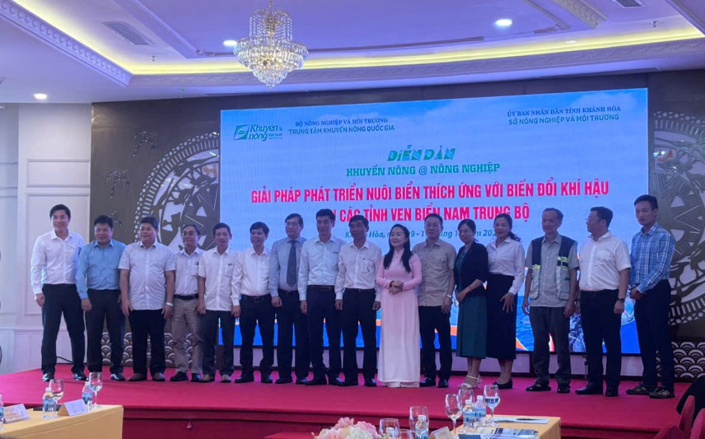 Các khách mời chụp hình lưu niệm (Ảnh: Thanh Huy)