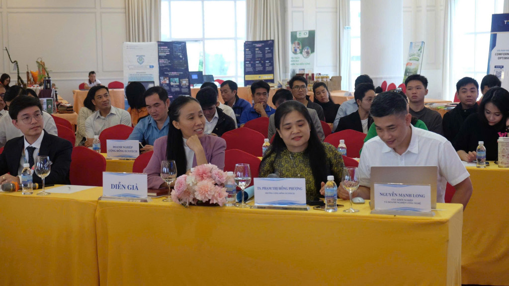 Các diễn giả tham dự tại lễ khai mạc (Ảnh: Thanh Huy)