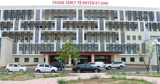 Trung tâm y tế Kỳ Anh gần 200 tỷ đồng mới sử dụng đã xuống cấp, ai là nhà thầu?