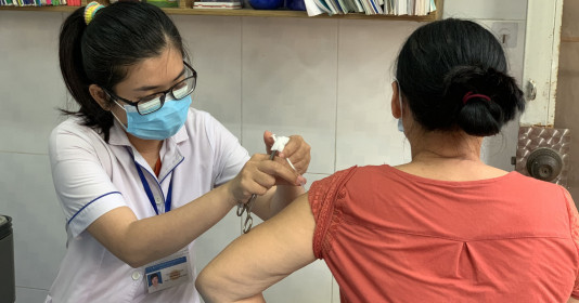 Bộ Y tế đốc thúc nhiều tỉnh đẩy mạnh tiêm vaccine COVID-19