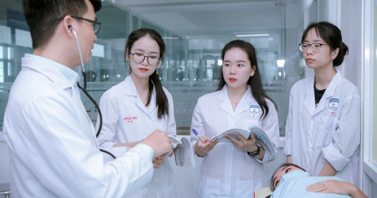Ồ ạt điều dưỡng giỏi, có kinh nghiệm nghỉ việc ở bệnh viện công