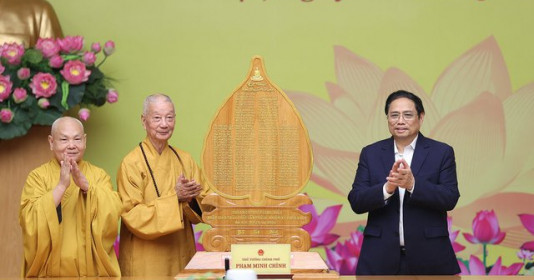 Hàng ngàn tăng, ni, Phật tử đã tình nguyện lên tuyến đầu chống dịch