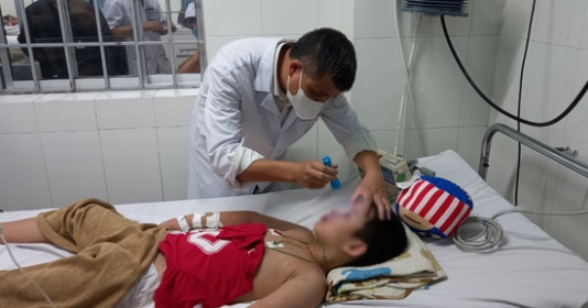 Ngộ độc tại Trường Ischool Nha Trang: Thực phẩm chưa rã đông, nấu còn sống