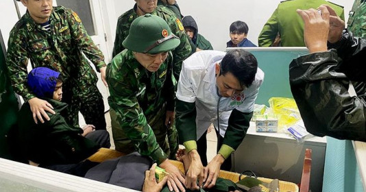 Hà Tĩnh: Cứu thành công 7 ngư dân gặp nạn trên biển