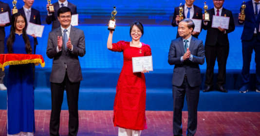 Người phụ nữ tạo ra vật liệu làm lành vết thương và xương khớp nhận giải Quả cầu vàng 2022