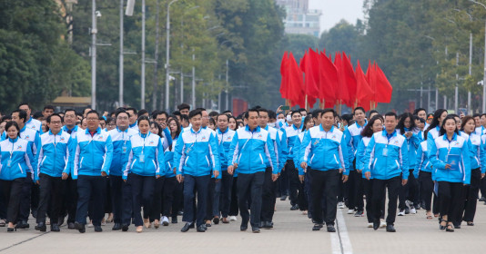 980 đại biểu dự Đại hội Đoàn làm lễ báo công và vào lăng viếng Chủ tịch Hồ Chí Minh