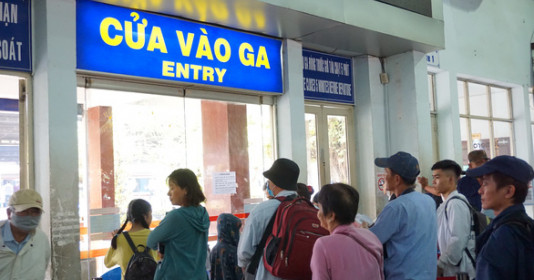Ngành Đường sắt khuyến cáo người dân không mua vé qua cò mồi, vé chợ đen