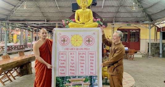 Ban Từ thiện Hội Giáo dục chăm sóc sức khỏe cộng đồng Việt Nam trao tặng quà tại Thành phố Hồ Chí Minh