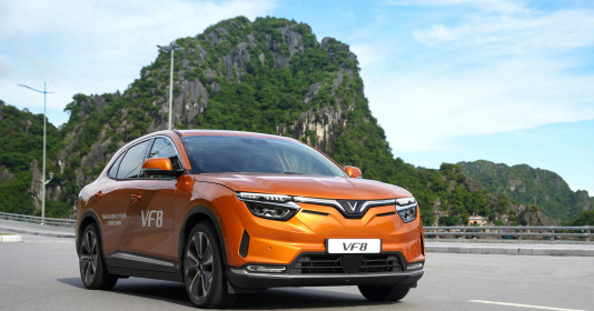 Chủ tịch Vingroup Phạm Nhật Vượng thành lập công ty cho thuê xe và taxi điện VinFast